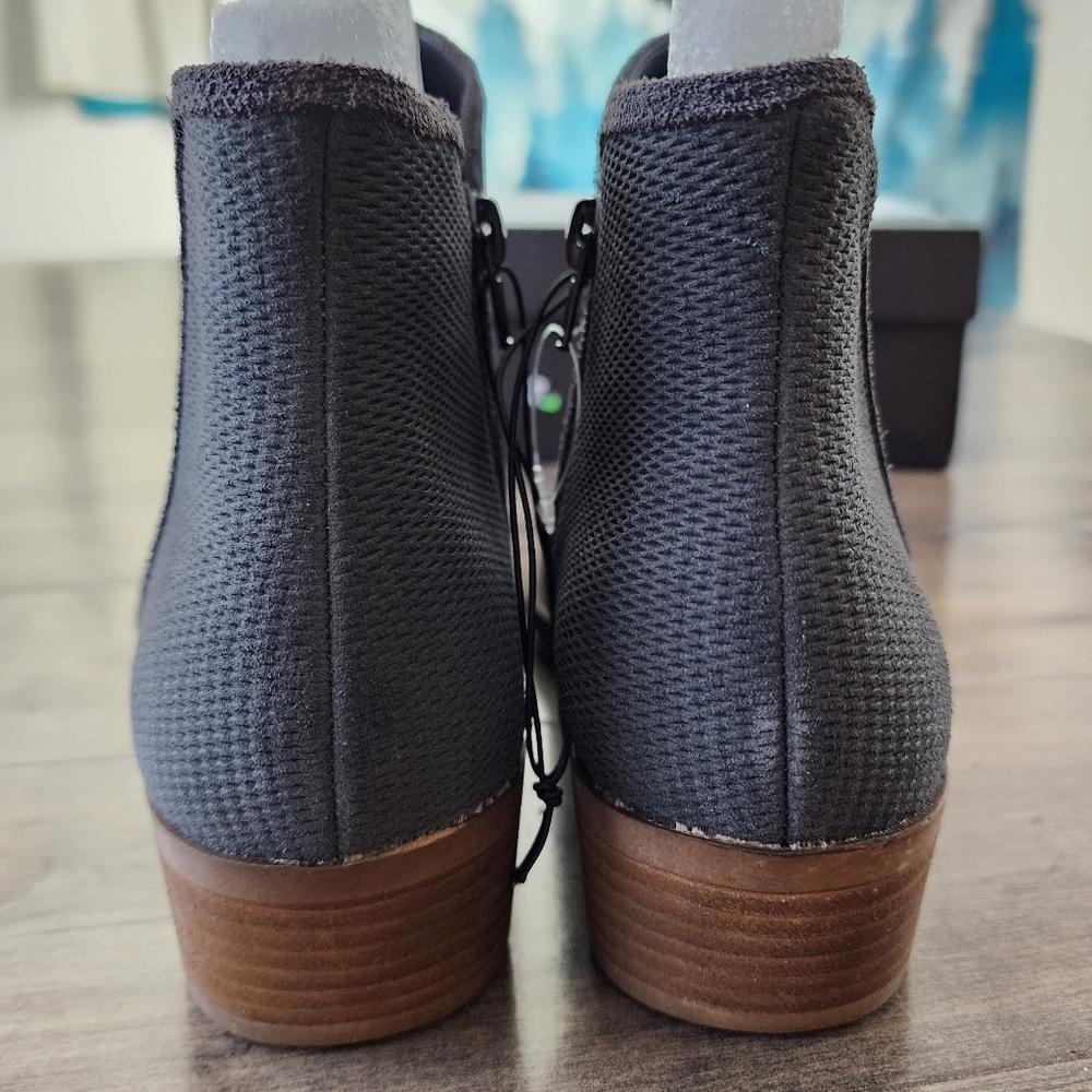 Kensie Gerona Perforated Suede Ankle Booties Dark Gray Women's 8.5 NEW - Picture 11 of 16